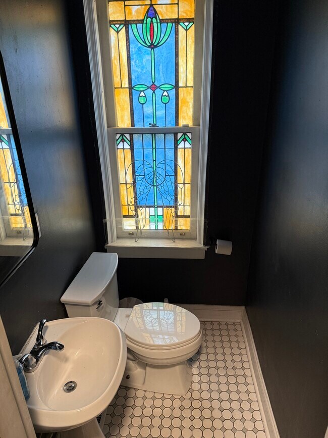 Building Photo - 418 Edgemont St