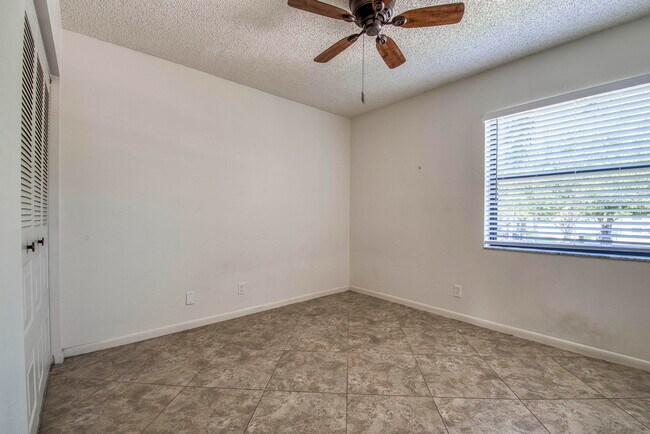 Building Photo - 12829 Briarlake Dr