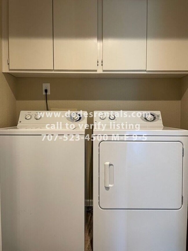 Building Photo - 2038 Stonefield Ln