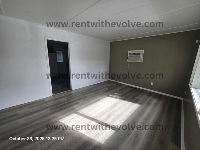 Building Photo - 610 E Dunn Ave