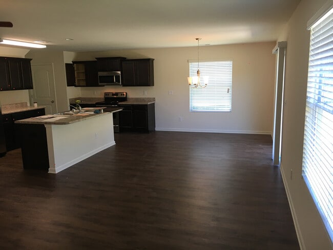 Building Photo - Doss Ferry Community in Kimberly Al  2 story house built 2017, 3 Bedroom, 2.5 bathroom house with...