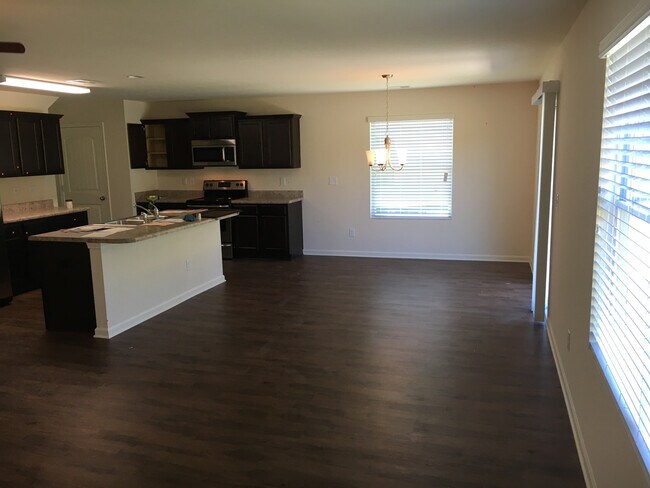 Building Photo - Doss Ferry Community – Kimberly, AL | 2-Story Home Built in 2017 | 3 Bedrooms, 2.5 Baths | Fenced...