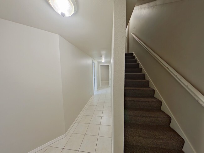 Building Photo - 2217-2219 NW Van Buren Ave