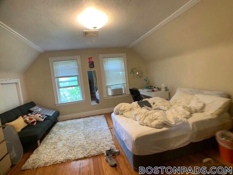 Building Photo - 70 Ossipee Rd