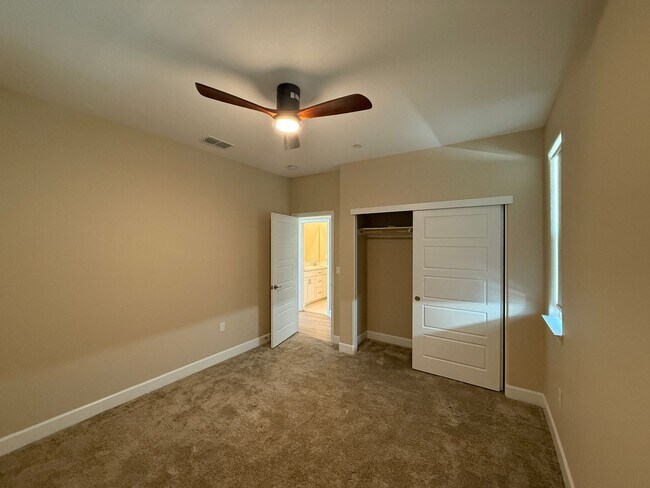 Building Photo - Newer Home in Tthe Northlake Community