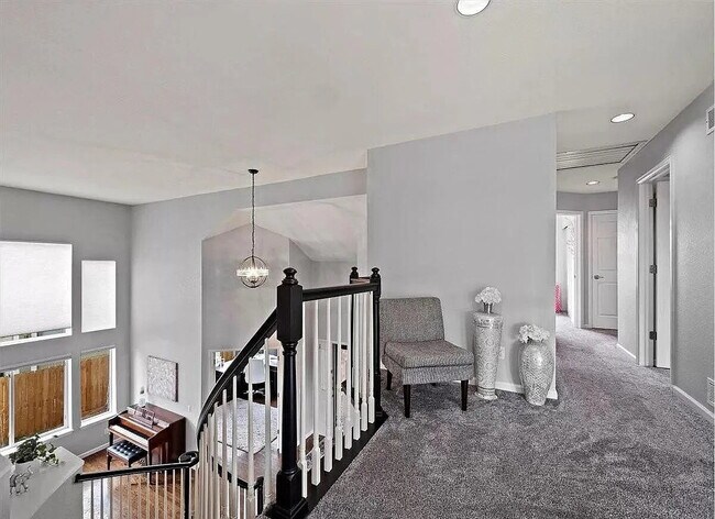 Building Photo - OMG this is a Stunning Large 5 BR House