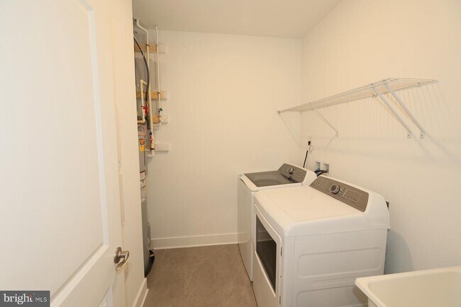 Building Photo - 14964 Deco Cir
