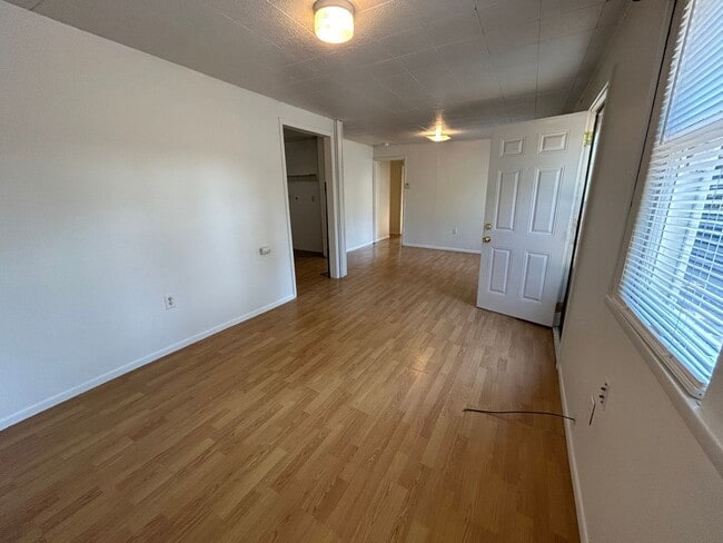 Building Photo - Large 2 Bed 1 Bath House with Fenced Yard and Washer Dryer Hookups