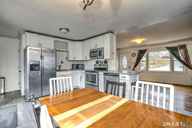 Building Photo - 42 Highland Ave