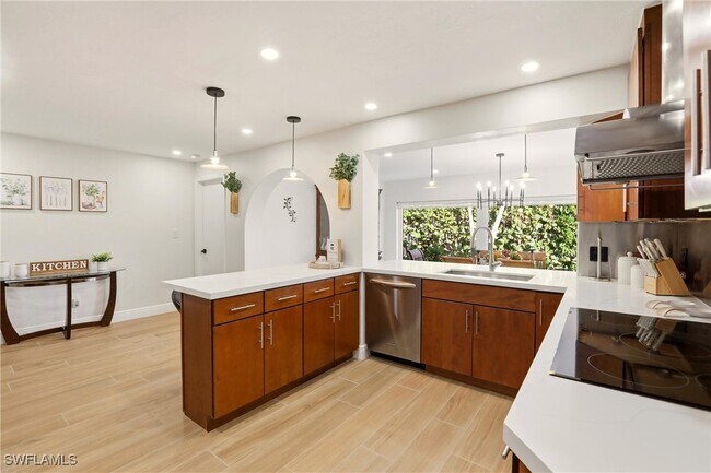 Building Photo - 339 Landmark St