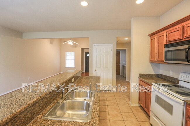 Building Photo - 3509 SW Deerfield Blvd