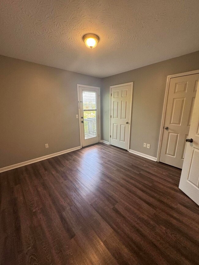 Building Photo - 210 Mousas Way
