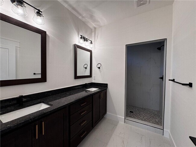 Building Photo - 12 Celtic Dr