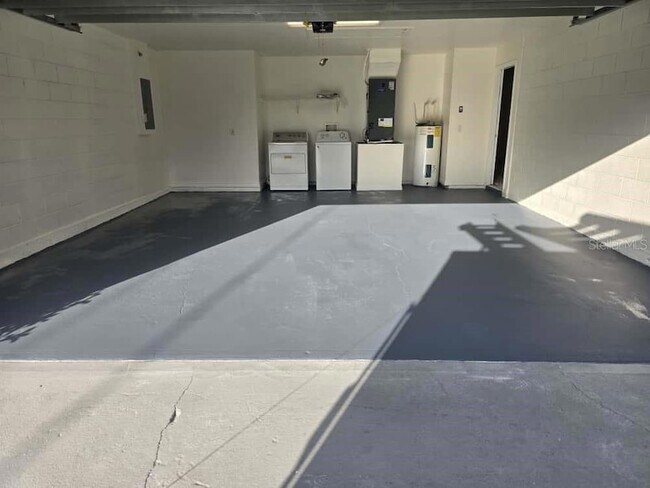 Building Photo - 307 Erie Ct