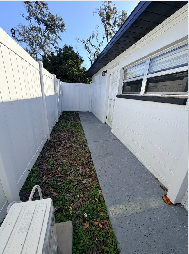 Building Photo - Midtown Studio