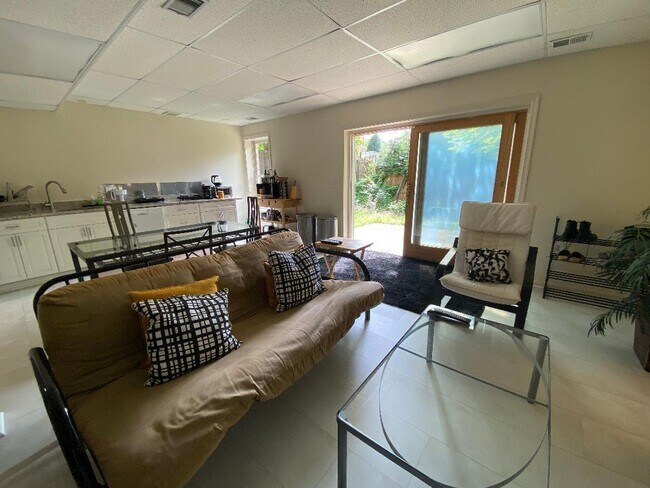 Building Photo - 5102 Warren Plz NW