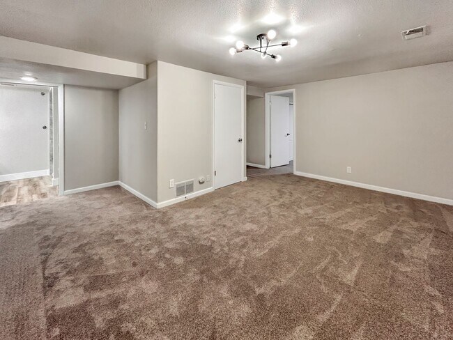 Building Photo - $0 DEPOSIT OPTION. 4 BED 3 BATH IN HAMPDEN HEIGHTS!