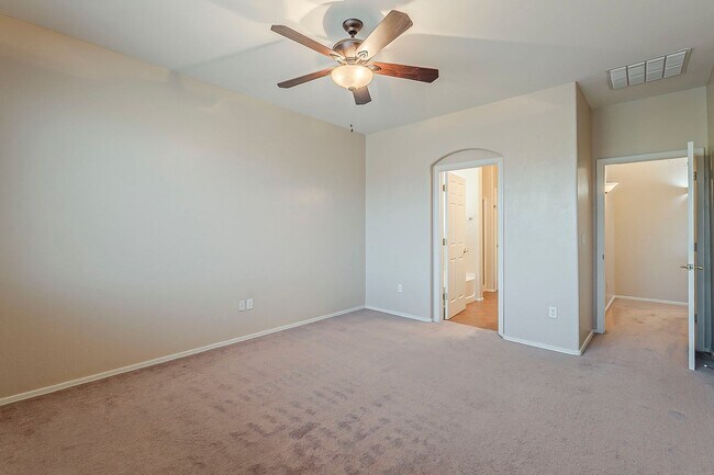 Building Photo - Pet-Friendly 4 Bedroom Rental in Tucson wi...