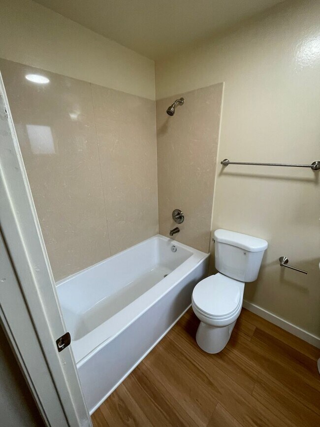 Building Photo - 2975 Neet Ave