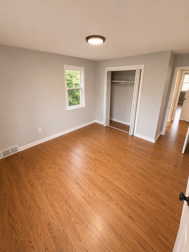 Building Photo - Renovated 2 Bed + Finished Basement | 1.5 Bath | Half Off Deposit | All Housing Vouchers Welcome!