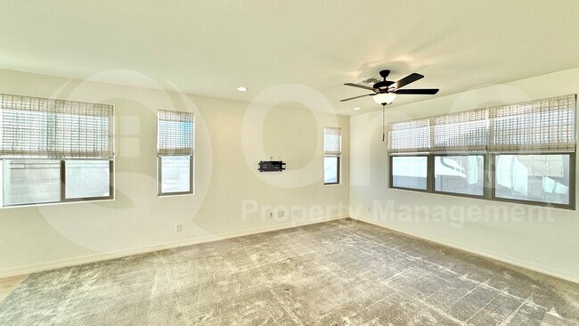 Building Photo - 1235 W Sparrow Dr