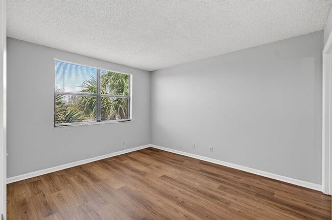 Building Photo - TWO BEDROOM ONE BATHROOM!! MOVE IN READY!! WATERFRONT COMMUNITY!!