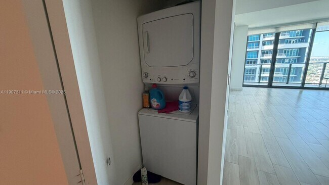 Building Photo - 1300 S Miami Ave