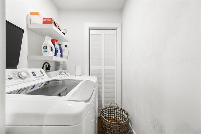 Building Photo - 783 Washington St