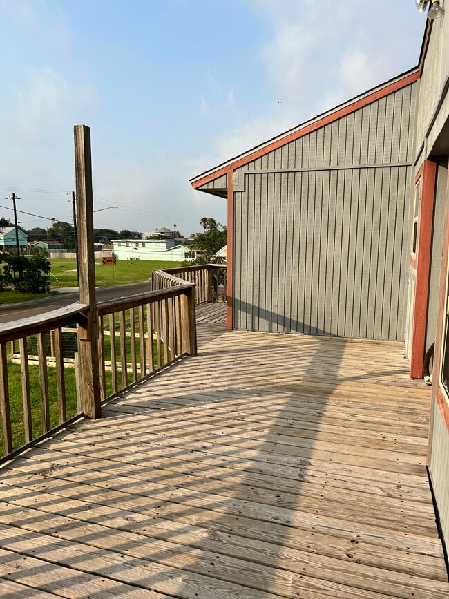 Building Photo - 4042 Laguna Shores Rd