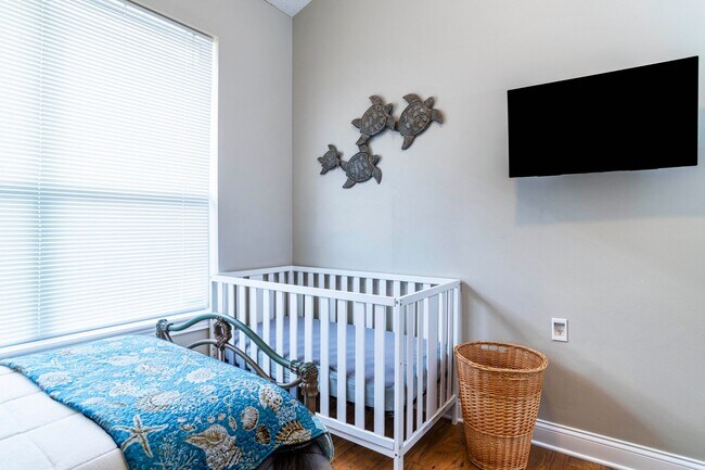 Building Photo - Spacious 4BR Retreat w/ Fenced Yard + Resort Amenities