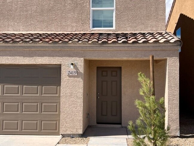 Building Photo - 3br 2Ba 2-Story Home with fenced yard and garage Near Golf Course, Rotary Park