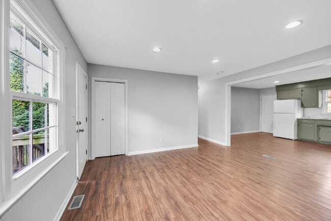Building Photo - Charming 2-Bedroom Retreat in Spartanburg'...