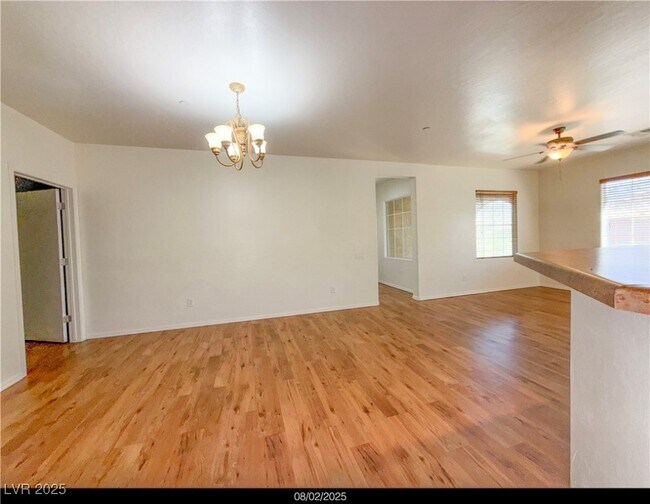 Building Photo - 6868 Sky Pointe Dr