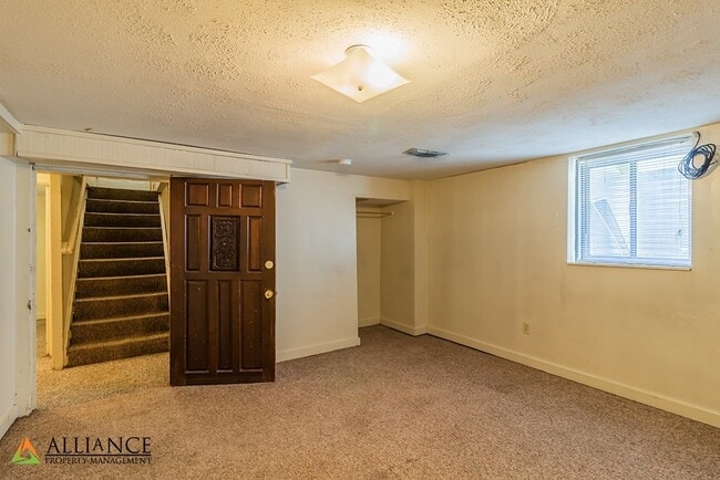 Building Photo - 901 Ratone St