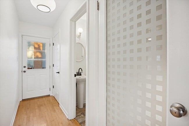 Building Photo - 1340 Oak St