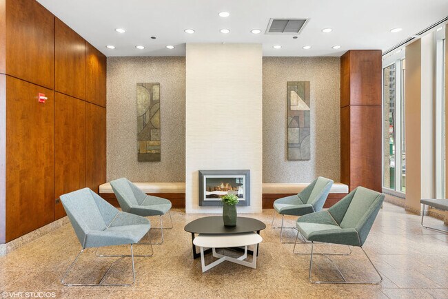 Building Photo - 222 N Columbus Dr