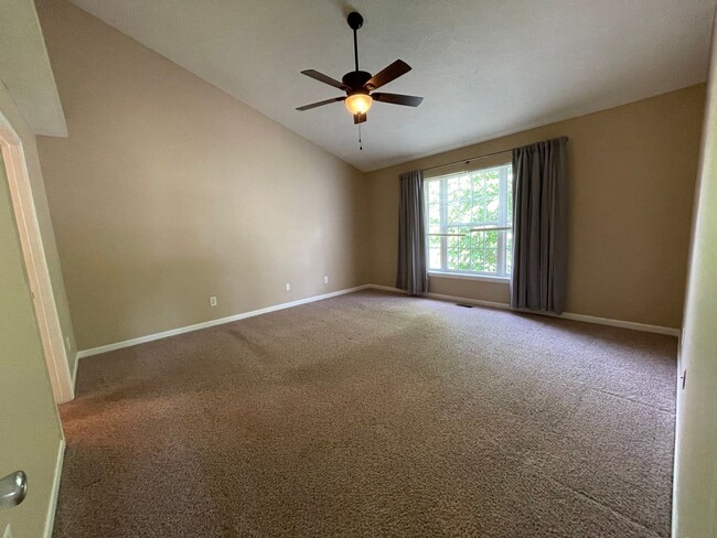 Building Photo - Spring Hill Gem in a Wonderful Location!