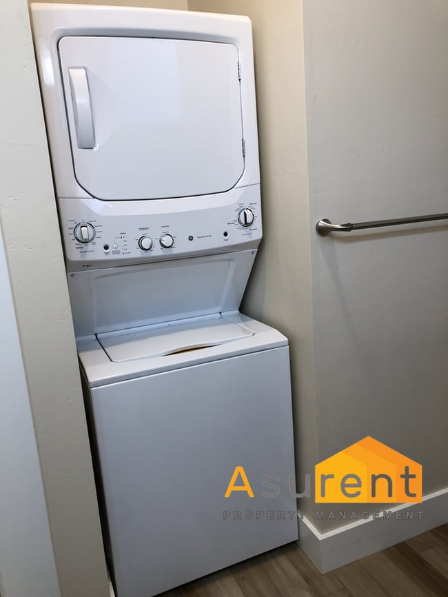 Building Photo - Cute Cottage in Railroad District of Ashland