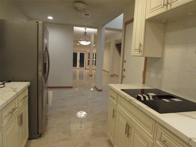 Building Photo - 201 Vanderpool Ln