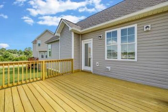 Building Photo - Creekside at Aragona Village