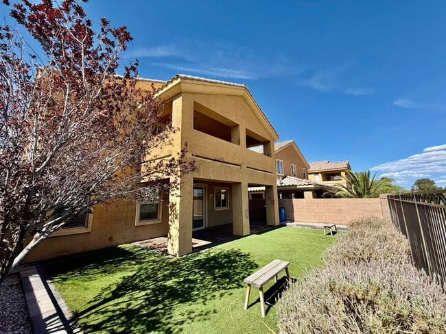 Building Photo - Welcome to a stunning 4-bedroom, 3-bath Home