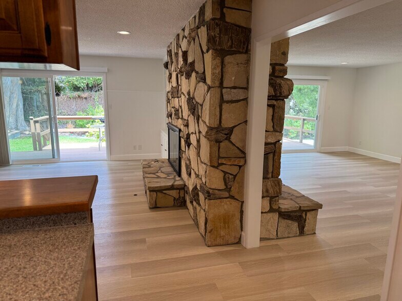 Fireplace - 304 N Meadows Ave
