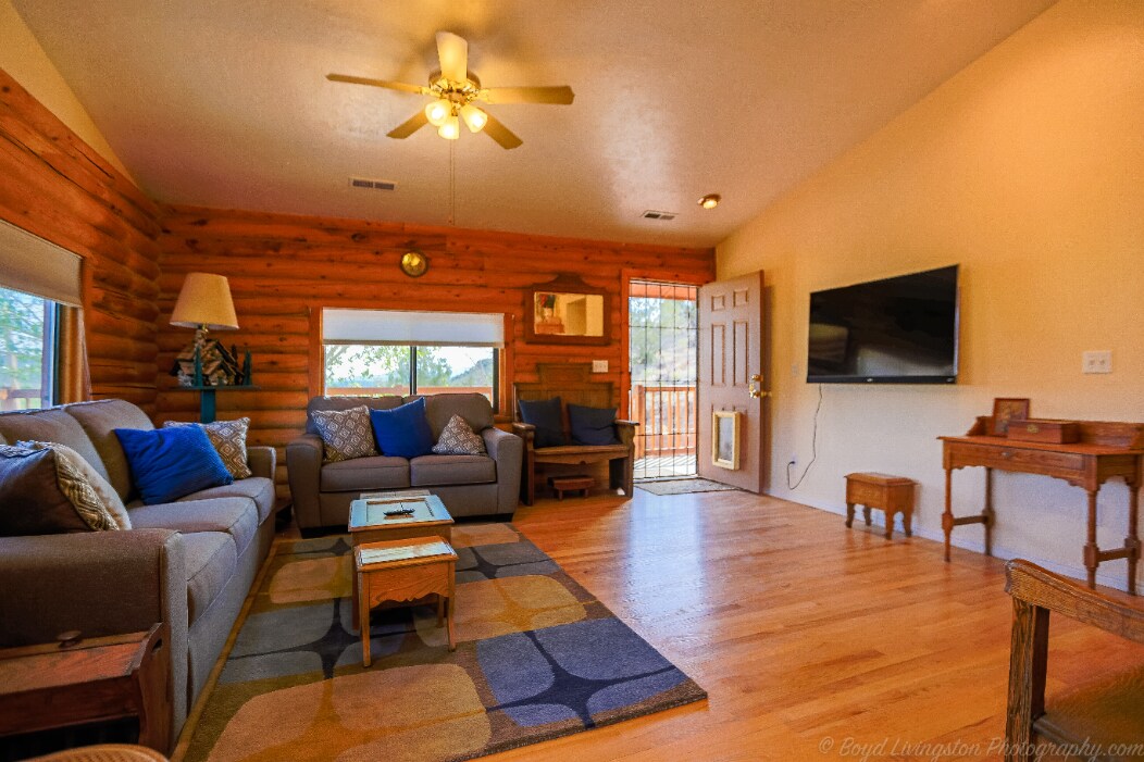 Building Photo - 414 Cottonwood Dr