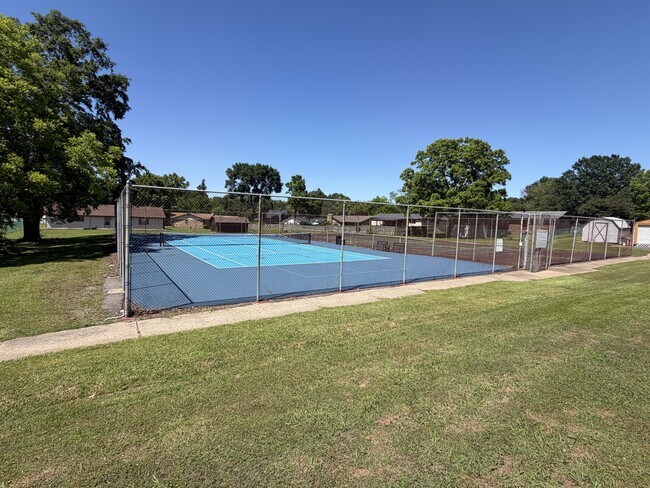 Building Photo - 215 Berkshire Cir