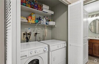 Building Photo - "Chic 1-Bedroom Retreat in Anaheim with Gl...
