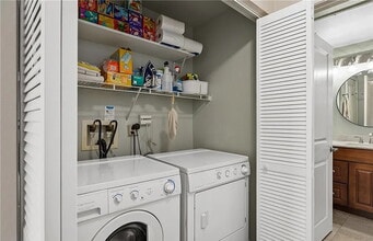 Building Photo - "Chic 1-Bedroom Retreat in Anaheim with Gl...