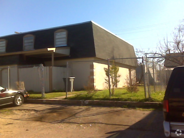 Building Photo - 1729 Wooten Park Dr