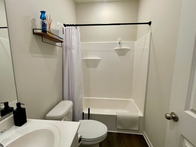 Building Photo - 3 Bed 2 Bath Available Now In Mccordsville!