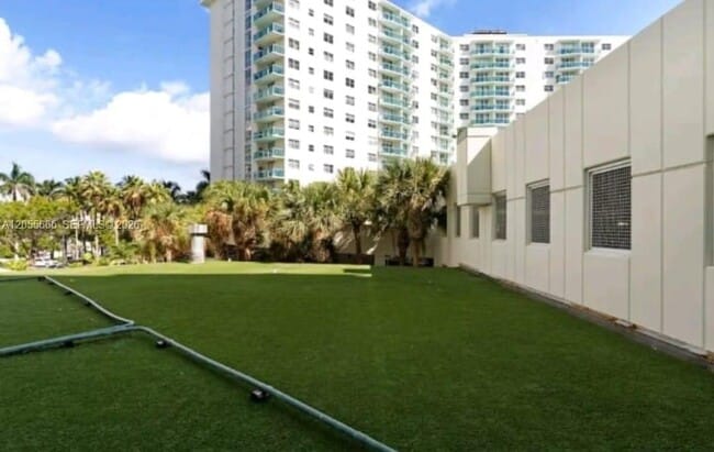 Building Photo - 3901 S Ocean Dr