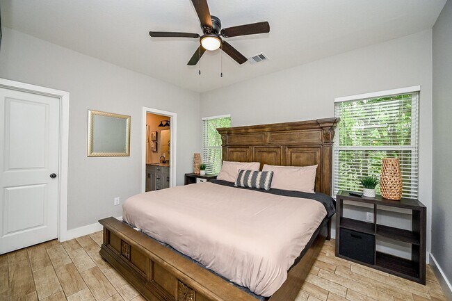 Building Photo - 5007 Briscoe St